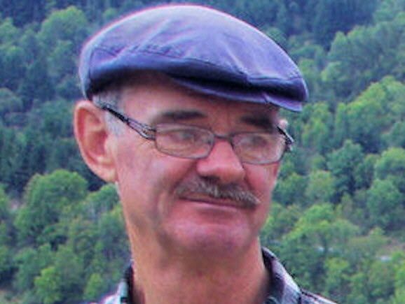 Portrait de Michel Berne, casquette et lunettes